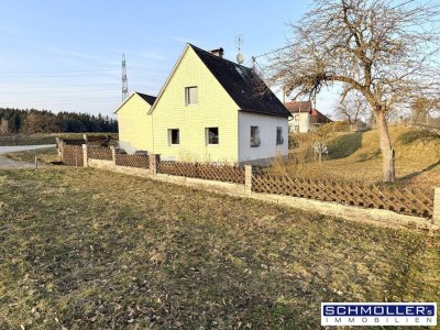Kleines Einfamilienhaus mit großem Nebengebäude und Garage