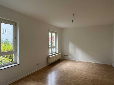Geräumige Familienwohnung mit Balkon, Wannenbad und Gäste-WC! Keine WGs!