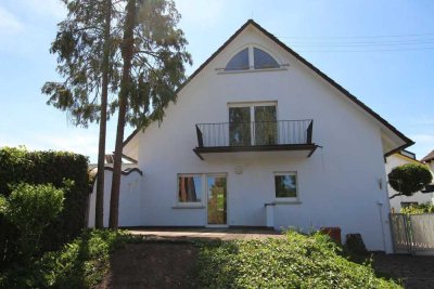 Einfamilienhaus, freistehend, 5ZKB auf 190m²: Schönes  Wohnen mit gr.  Terrasse u.Garten in Walldorf