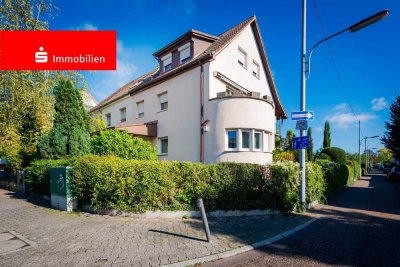 Frankfurt-Sachsenhausen/Süd: Großzügiges Ein-/Zweifamilienhaus mit Gartenidylle und zwei Garagen !
