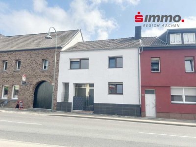 Bezugsfreies Einfamilienhaus mit Innenhof und Dachterrasse