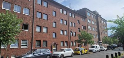 ** Top-Kapitalanlage in Neuss: Voll vermietetes MFH mit 8 Einheiten, modernisiert und erweiterbar **