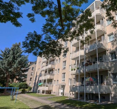 Plauen...mit Balkon! 2-Zi.-Whg. im 4. OG - frei ab Februar