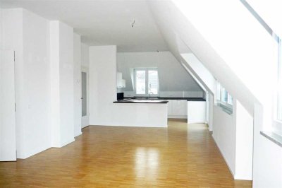 Exklusives Penthouse-Wohnen in Babelsberg – Großzügige 4-Zimmer-Dachgeschosswohnung mit drei Balkone