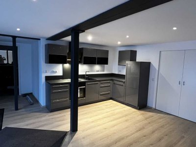 Sanierte Wohnung mit zwei Zimmern sowie Balkon und Einbauküche in Starnberg