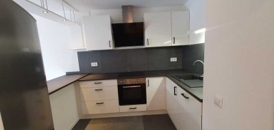 Erstbezug nach Sanierung mit EBK und Balkon: freundliche 2-Zimmer-Wohnung in Mainz