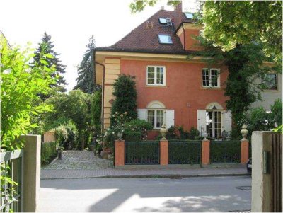 Stilvolle, neuwertige 1-Zimmer-Souterain-Wohnung komplett möbliert , Bestlage in Freisinger Zentrum