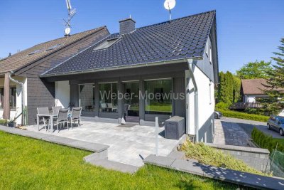 Modernisiertes Einfamilienhaus (einseitig angebaut) mit ELW, 2 Terrassen + Garten in Zentrumslage