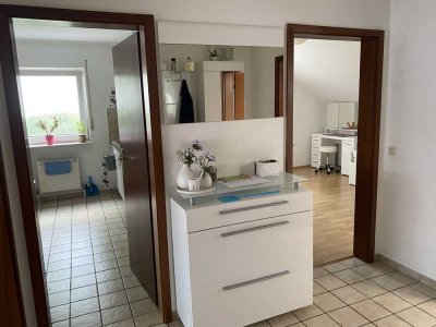 Helle 3-Zimmer-Wohnung mit EBK in 3-Familienhaus in Schwalbach am Taunus