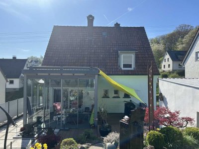 Wunderschönes Einfamilienhaus mit einem Traumhaften Wintergarten und ein sehr schön angelegtes Grun.