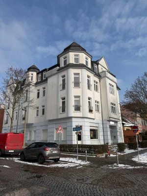 Karlshorst: Lichtdurchflutete 3-zimmrige Altbauwohnung in hervorragender Lage nahe Tierpark!