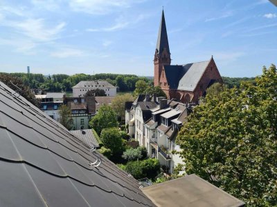 WG geeignet / neu renovierte, großzügige 4-Zimmer-Wohnungen mit neuer Küche/Parkplatz