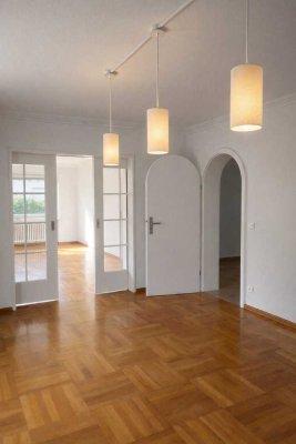 Freistehendes Einfamilienhaus mit Traumgarten, Gästeappartement & Garage in Bestlage Heidelbergs