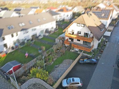 Schöne 4-Zimmer-Terrassenwohnung mit eigenem großen Garten