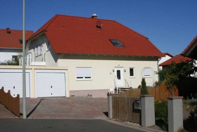 Geräumige 3 ZKB Wohnung mit 100m² in einem modernen 2-Familienhaus