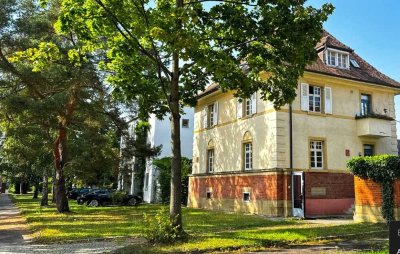 Ruhige 3-Zimmer-Hochparterrewohnung mit eigenem Eingang und Gartennutzung in Karlsruher Altbauvilla