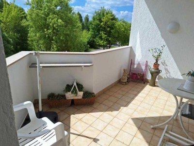 Neu renovierte Wohnung mit EBK und Balkon in Gera-Nord zu vermieten !