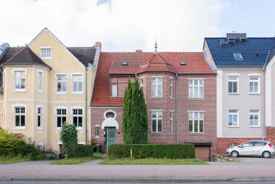 Listenpreis 527.000,00 € -  Attraktives Stadthaus in Greifswald mit großem Grundstück, zentrale Lage