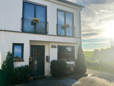 MANNELLA *Vermietete Doppelhaushälfte mit Terrasse & zweistöckiger Garage auf 233 m² Grundstück*