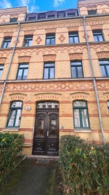 ATTRAKTIVE  2-R-W mit Balkon und EBK in denkmalgeschütztem  MFH