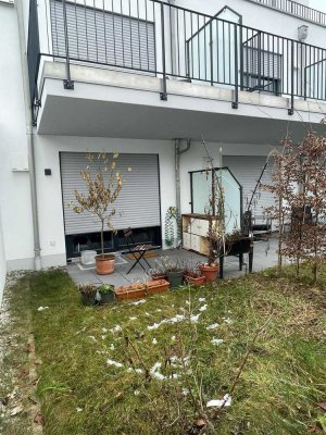 Von privat - neuwertiges, teilmöbliertes Apartment mit Tiefgarage, 2 Terrassen u. Garten