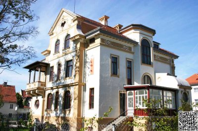 Vielseitig nutzbare Mieteinheit in denkmalgeschützter Villa, zentrale Lage Landshut