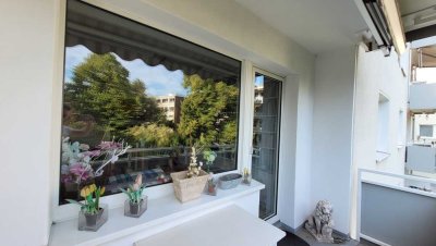Helle 2-Zimmer-Wohnung mit Balkon in Düsseldorf-Oberkassel
