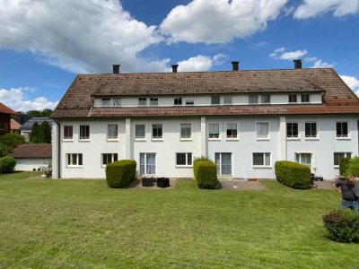 ** ZENTRAL GELEGEN **  gemütliche 2-Zimmer-DG-WOHNUNG