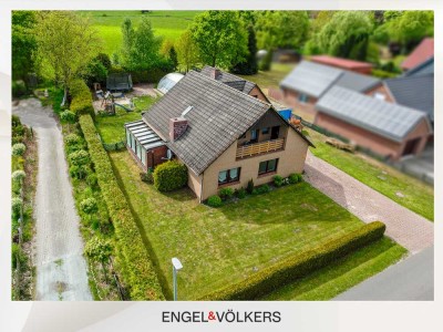 Einfamilienhaus mit Garage & Außenpool in ruhiger Lage