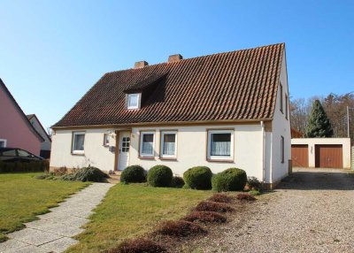 Reserviert! Familienfreundliches Handwerkerhaus mit Einliegerwohnung, Doppelgarage und großem Garten
