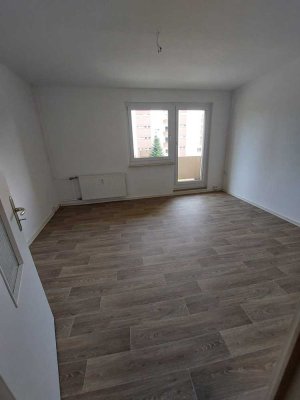 Renovierte 2,5-Zimmer-Wohnung mit Süd-Balkon in Gera-Lusan