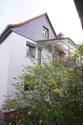 Braunshardt. Tipp-Topp gepflegtes Einfamilienhaus mit Balkon und großer Garage - ohne Garten -