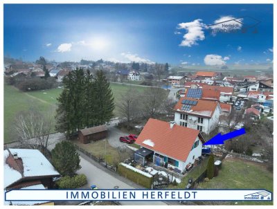 Gemütliches Zweifamilienhaus mit Garage und zusätzlichem Baugrundstück in ruhiger, zentraler Lage