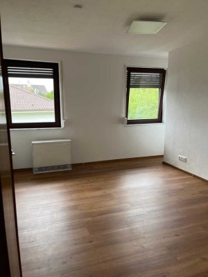 Renovierte 3 Zimmer Wohnung in Büchenbronn
