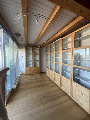 Individuell ausgebaute Dachgeschosswohnung mit Charme und viel Platz + Video unten zu finden!