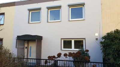 Komfortables Familienleben in Frankfurt Niederursel – RMH mit Garten, EBK & idealer Anbindung