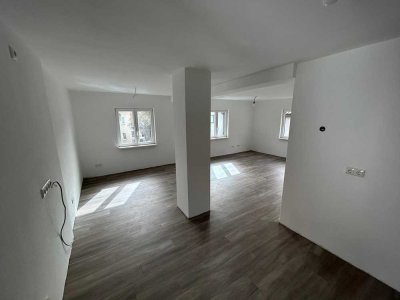 Erstbezug nach Sanierung: Ansprechende 4-Zimmer-Maisonette-Wohnung mit geh. Innenausstattung