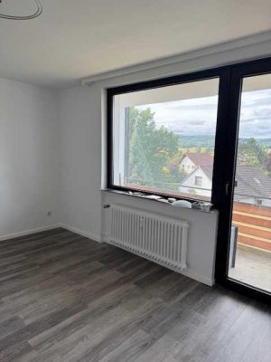Frisch renoviert: Charmante 1 Zimmer-Wohnung mit Balkon