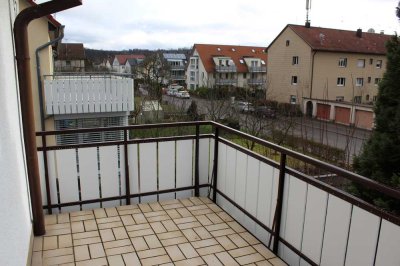 Modernisierte 4-Zimmer-Wohnung mit Balkon und Einbauküche in Böblingen