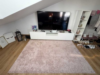 Neuwertige Wohnung mit Balkon: freundliche 2,5-Zimmer-Wohnung in Hahnbach