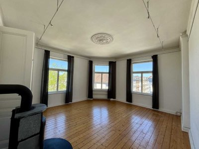 Altbau-Charme pur: 4-Zimmer-Wohnung mit Dielenboden & Stuckdecken