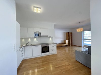 Neuwertige Erdgeschosswohnung mit Kaiserblick im Zentrum von St. Johann