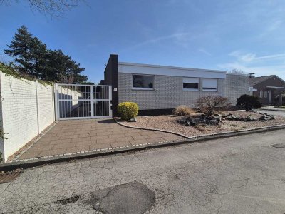„Charmanter Bungalow in Bestlage am Bökelberg mit großem Garten & Pool“