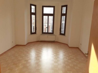 **Wohnung im Paulusviertel-Halle!**- Studierende WG, geräumig, lichtdurchflutet, 2RWE!