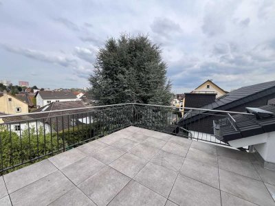 Helle 3-Zimmer-Wohnung, großem Balkon und Stellplatz - Blick auf den Feldberg & Skyline