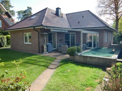 Moderner Winkelbungalow (+ 2 ausgebaute Zimmer mit 97 m² im Dachgeschoss)