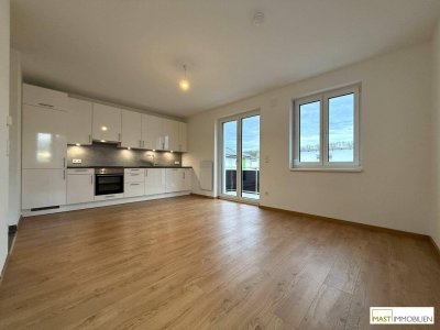 PROVISIONSFREI - 3 Zimmer DG-Wohnung inkl. EWE Einbauküche und Balkon in Pixendorf