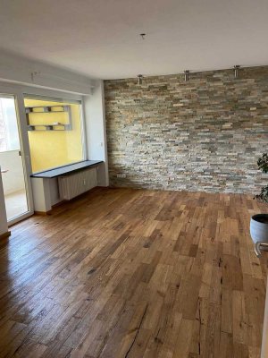 Geschmackvolle, gepflegte 4-Raum-Wohnung mit gehobener Innenausstattung mit Balkon in Ismaning