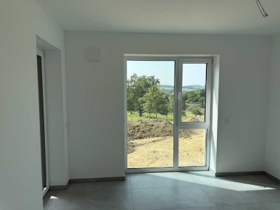 **Lichtdurchflutete Souterrain-Wohnung mit Wohlfühl-Terrasse!**