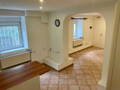 Appartement mit Küchenzeile im Souterrain